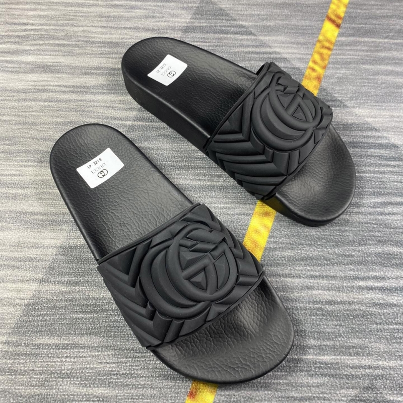 G*u*i slippers